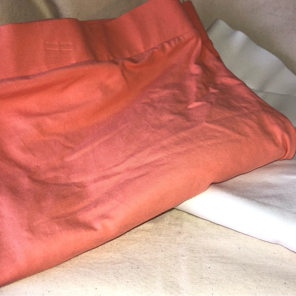 Torrid 2 prs White & Peach Leggings wms plus sz 6x(30) - Picture 2 of 12